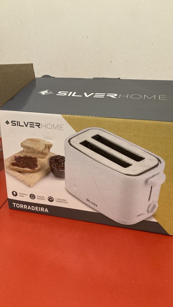 Torradeira da marca SILVER (750 W)