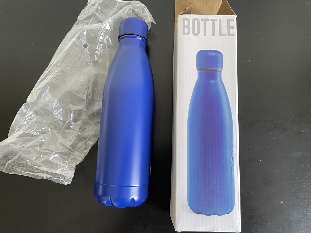 Nowa butelka termiczna koloru granatowego