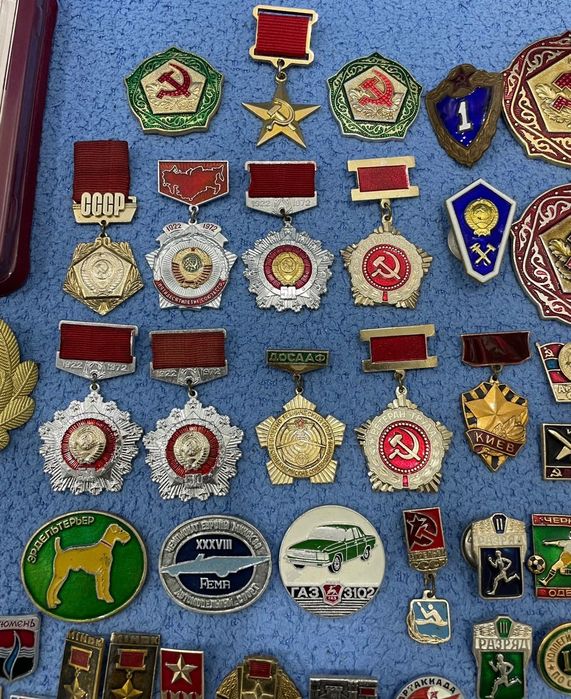 Значки знаки ссср разные смотрите фото . Не пропаганда!