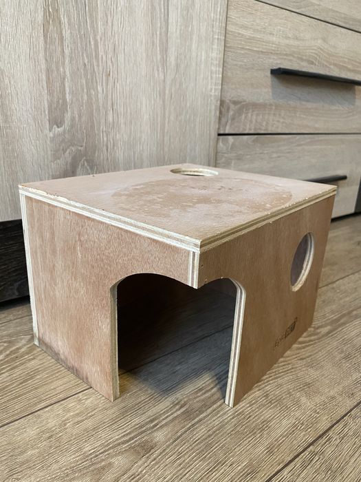 Drewniany domek dla gryzonia + butelka do picia