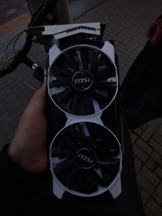 Msi radeon r9 380 ARMOR 2X 4gb 4GD5T под восстановление