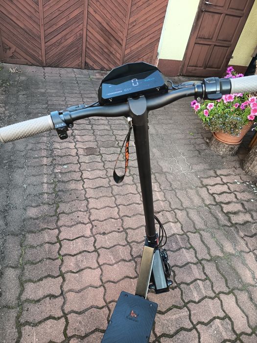 Okazja sprzedam hulajnogę kukirin G2  2025 na gwarancji
