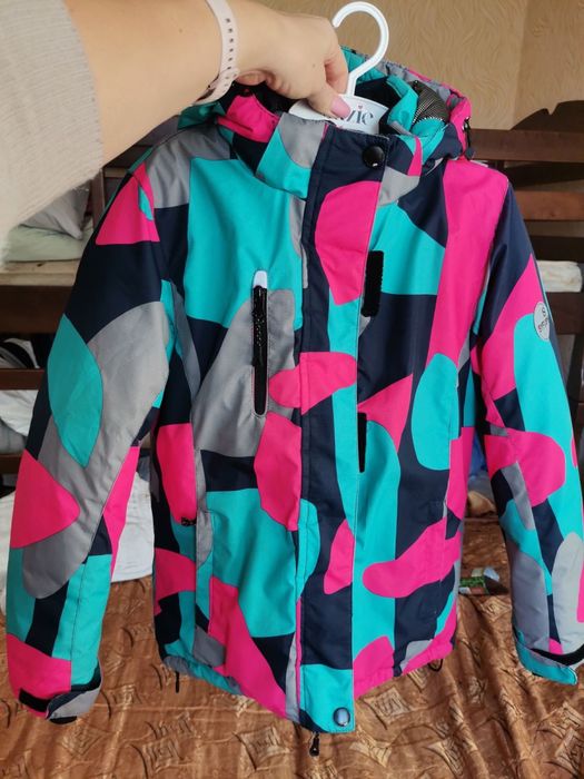 Тепла  куртка на дівчинку