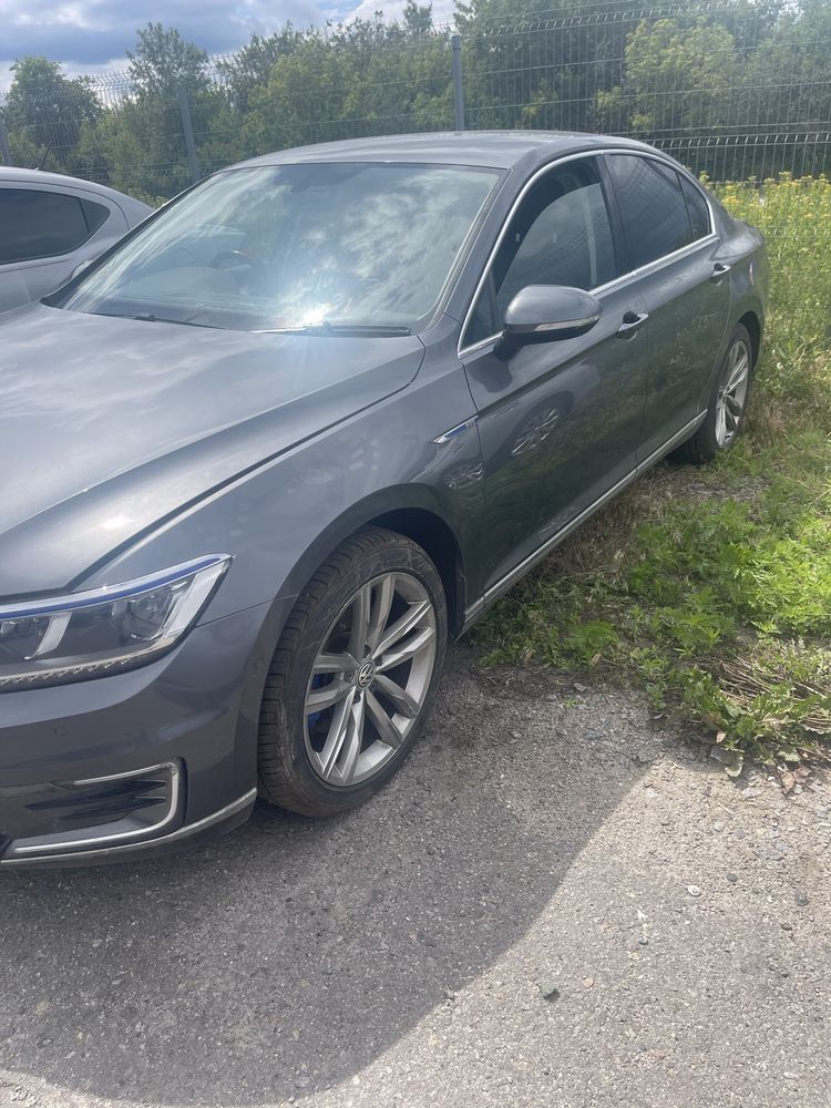 VW Passat B8 GTE hybrid 2017 год ,крышка,четверть,двери,бампер,капот