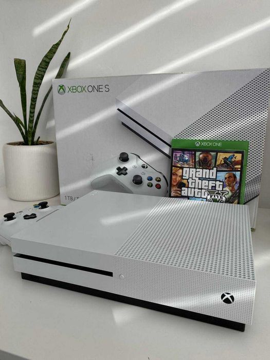 Ігрова консоль Xbox One S на 1TB + диск GTA V
