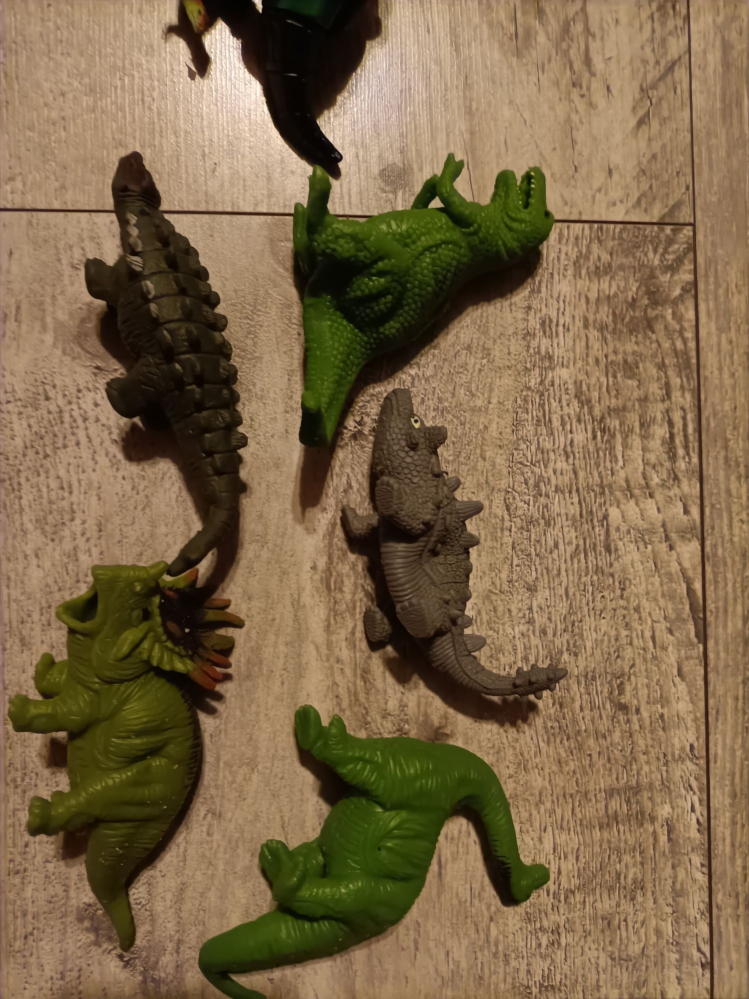 Zestaw dinozaurów gumowych rozciągliwych Godzilla
