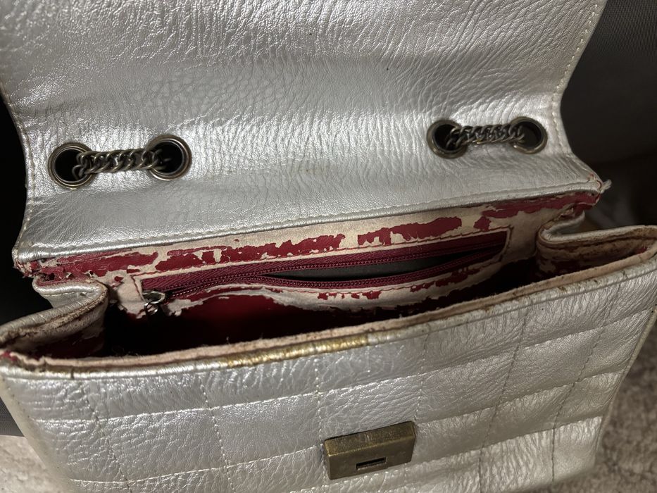 Срібляста сумка з ланцюжком