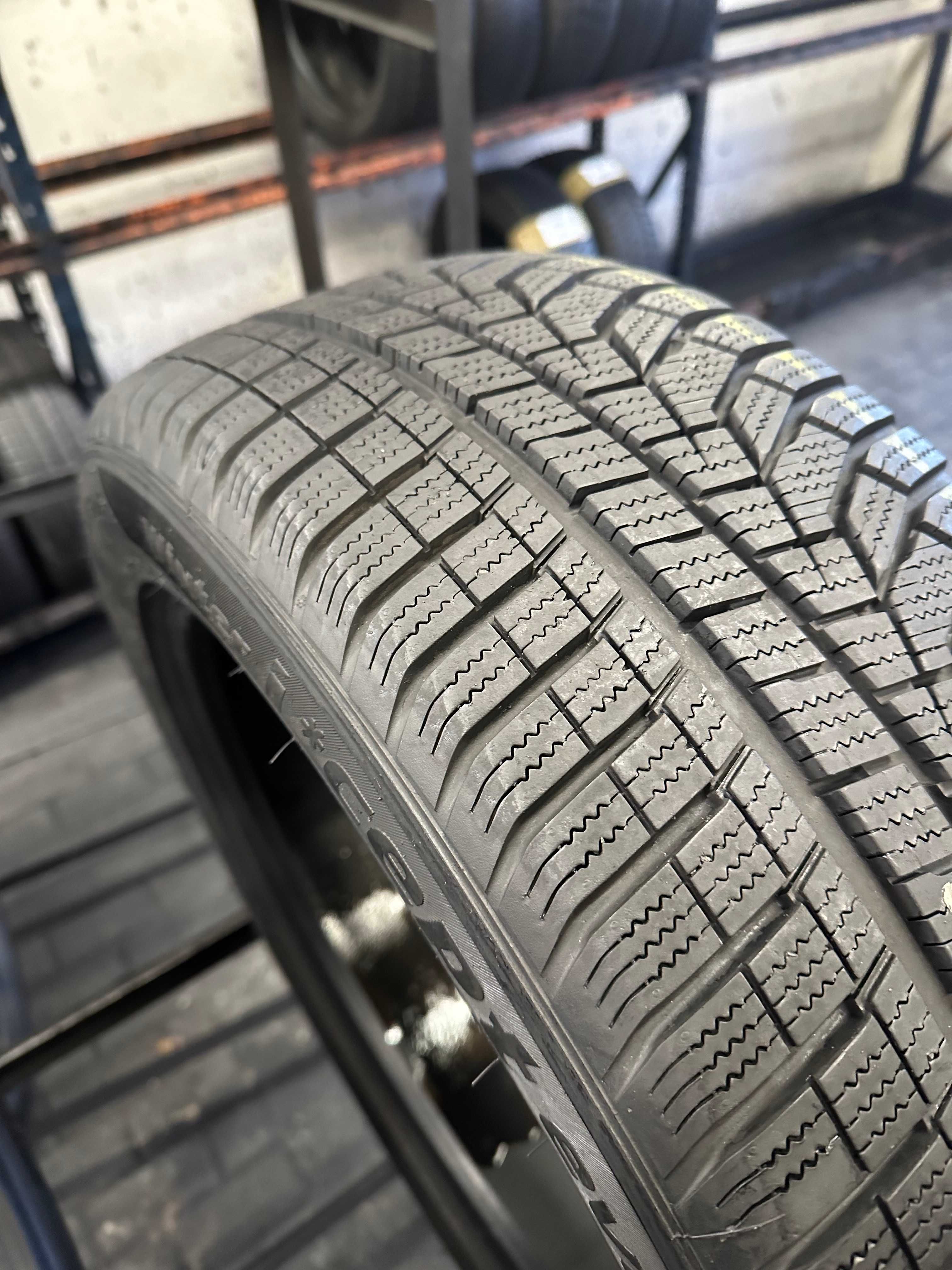 215/55/17 98V Hankook Winter Icept Evo 2 Dot.4920R