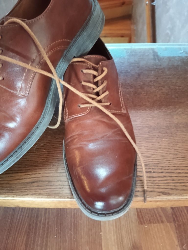 Buty do garnituru