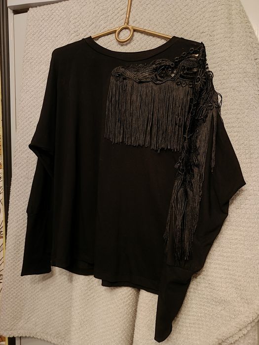 Bluzka czarna z frędzlami