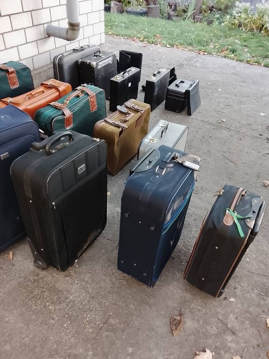 Чемоданы. Портфели. Дипломат. На выбор