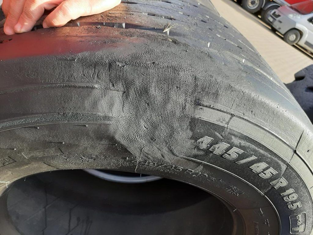 2x Opona używana ciężarowa 445/45R19.5 MICHELIN 950zł(szt.) C2352