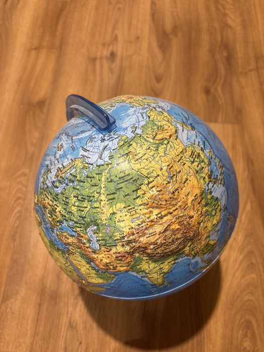 Duzy globus z wyzynami