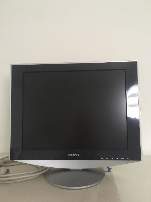 Monitor Sony, 15 polegadas. Em excelente estado.