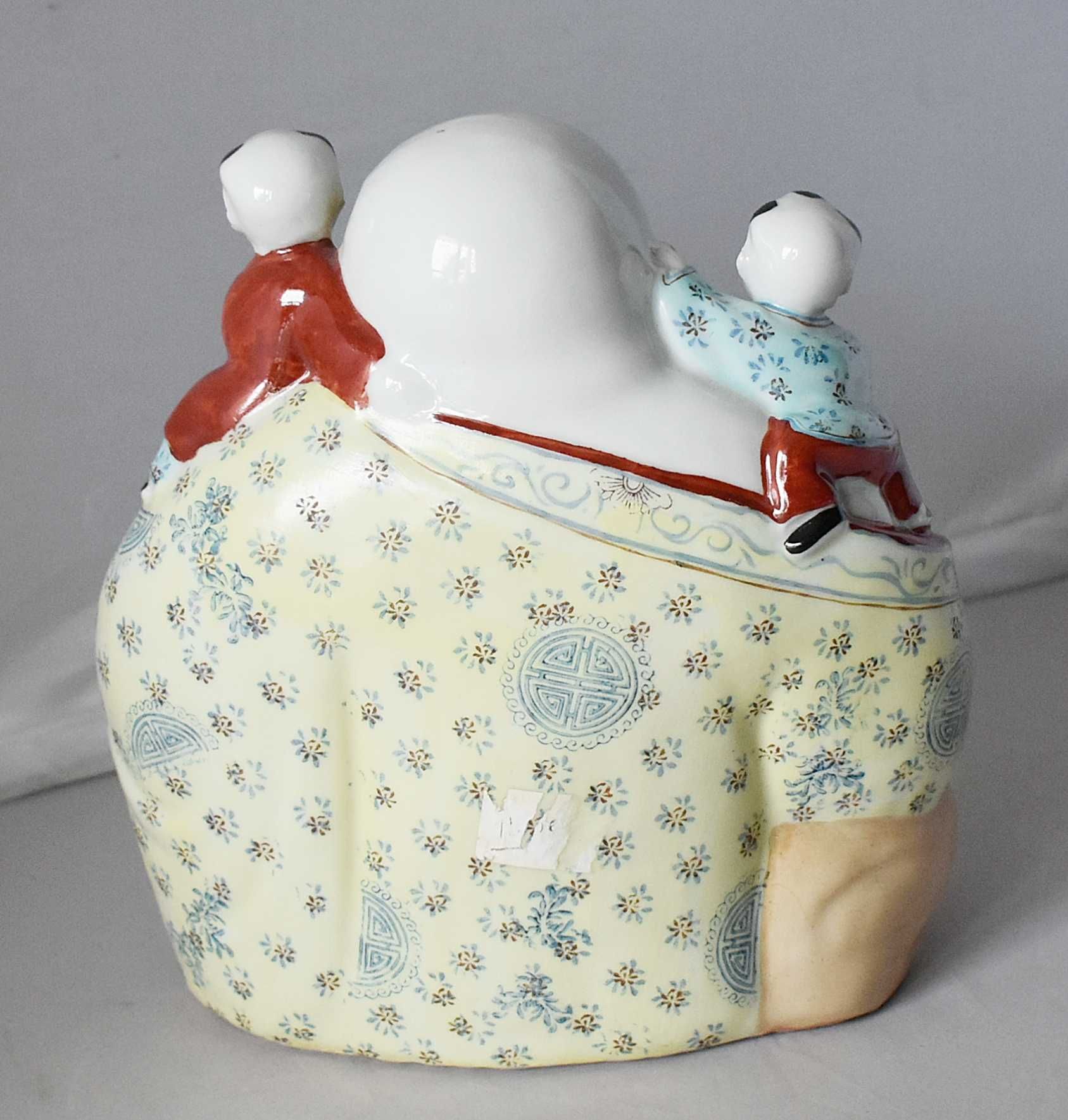 Porcelanowa figura uśmiechniętego Buddy