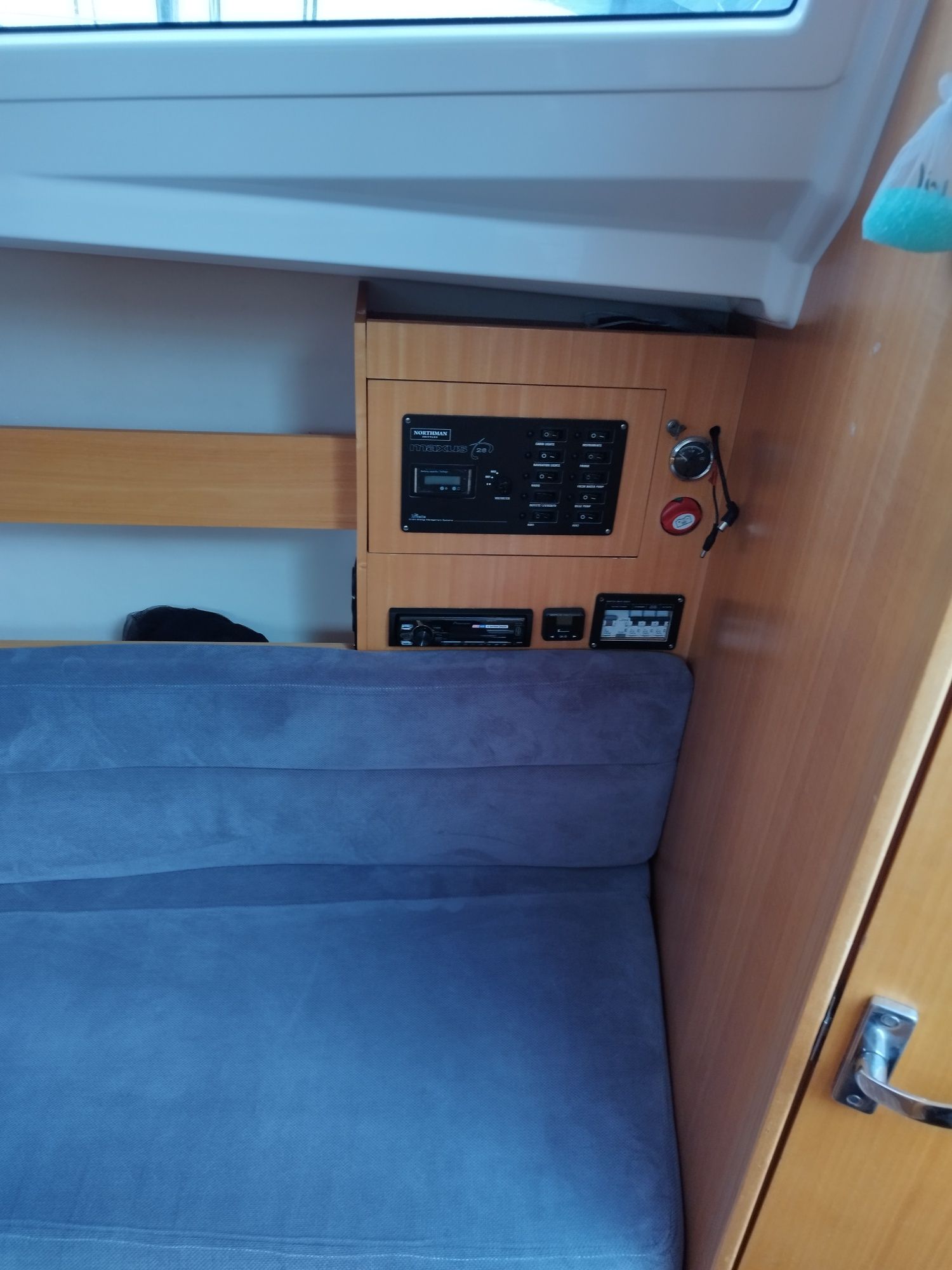 Jacht żaglowy maxus 26