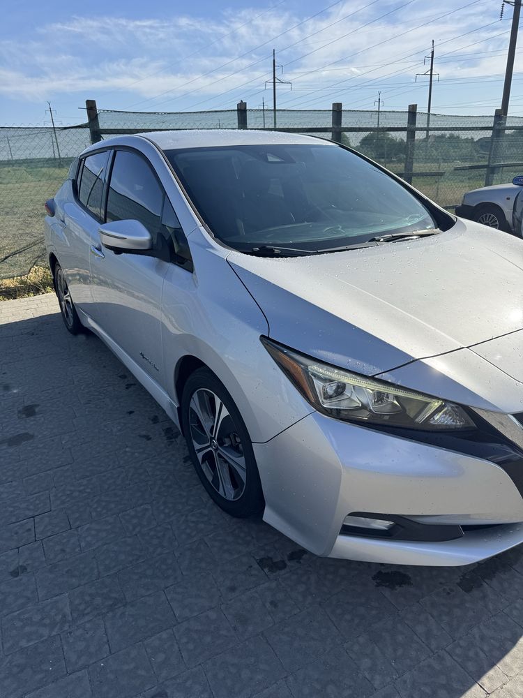 Продам Nissan leaf