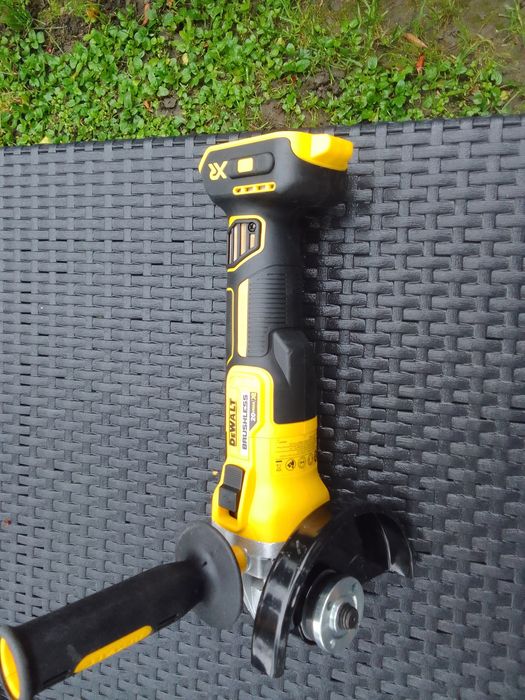 Szlifierka kątowa DeWalt DCG405