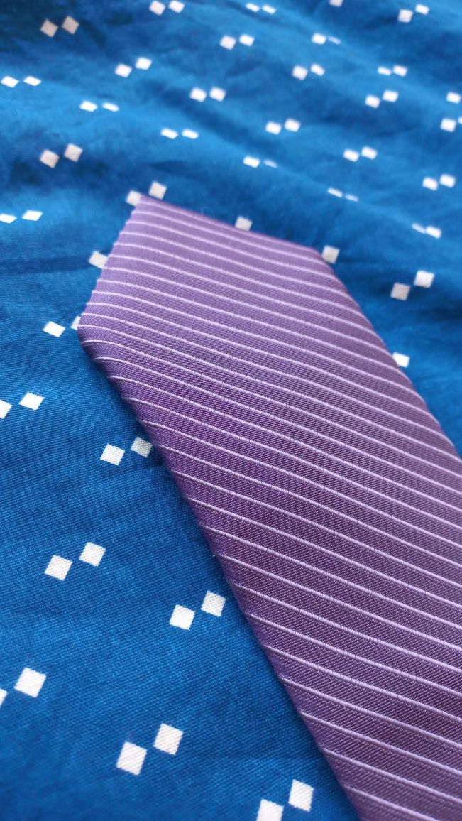 wąski 6,5 cm fioletowy krawat Calvin Klein 100% jedwabiu