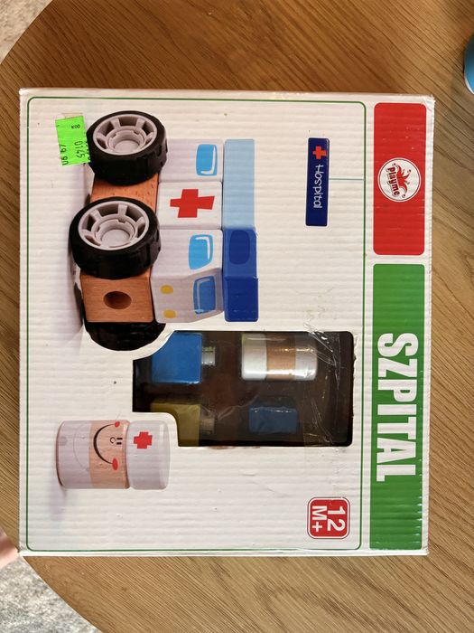 Drewniane klocki szpital karetka