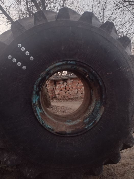 Шина з диском та камерою 28.1R26. обміняю на шини 2 птс 4,  9/16