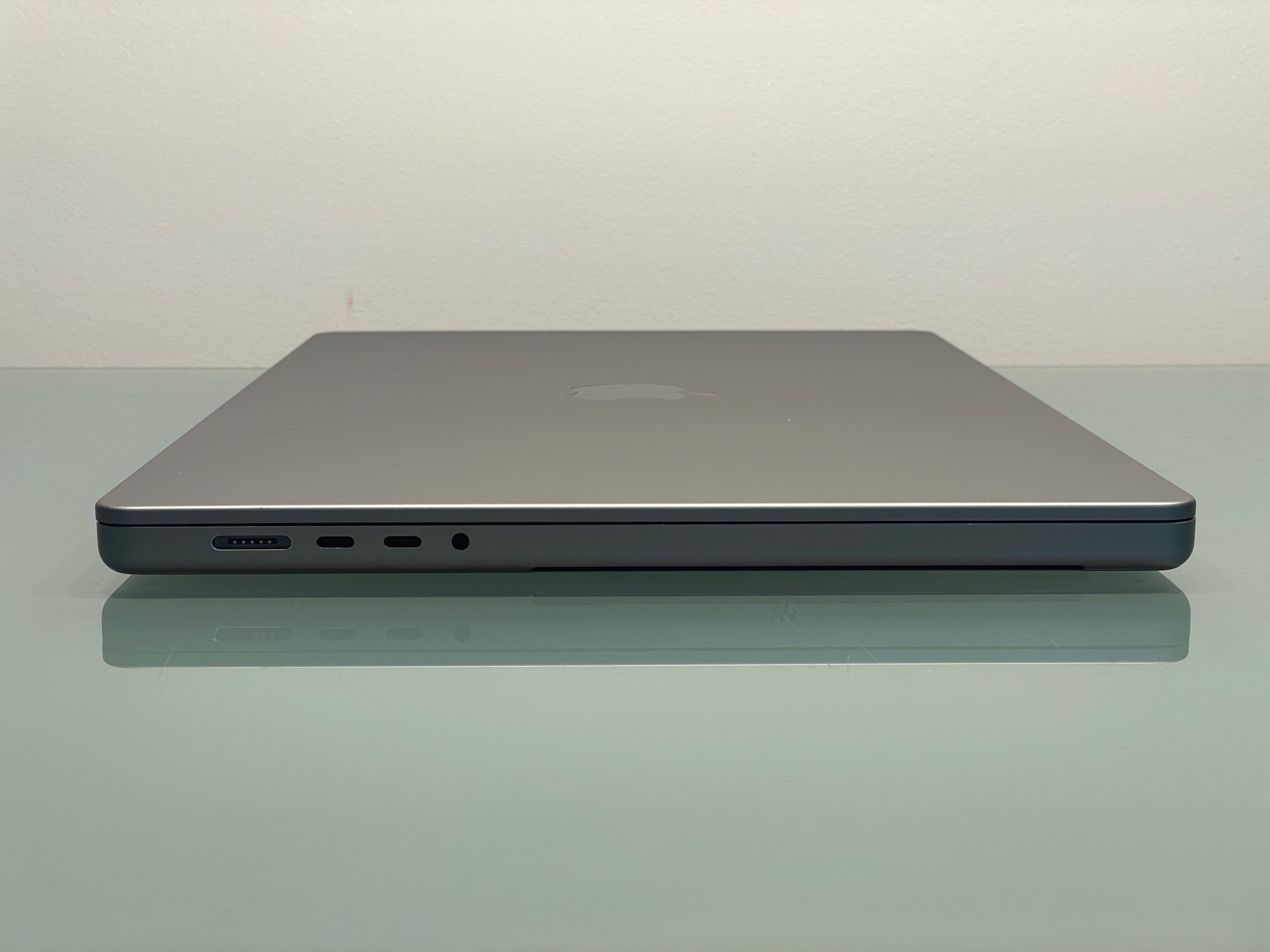 2021 MacBook Pro A2485 16" M1 PRO 32GB 512GB