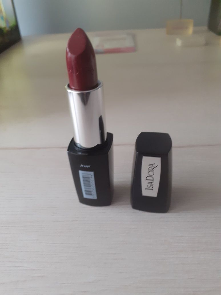 Szminka IsaDora Majestic Maroon