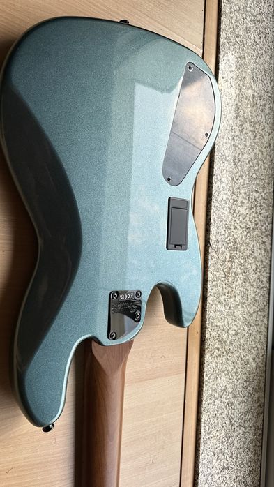 Baixo Squier Contemporary 5 cordas