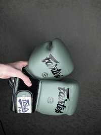 Боксёрские перчатки для тайского бокса  Fairtex