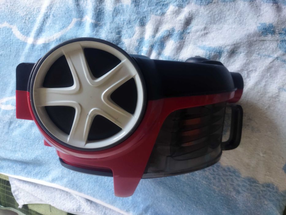 Пылесос Philips с контейнером 2000W.