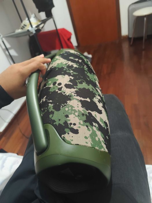 JBL bombox 3 , na caixa