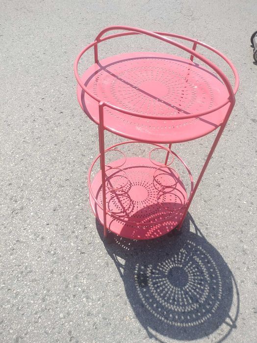 metalowy barek na kółkach