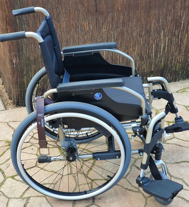 Wózek inwalidzki NOWY aluminiowy V200 marki VERMEIREN