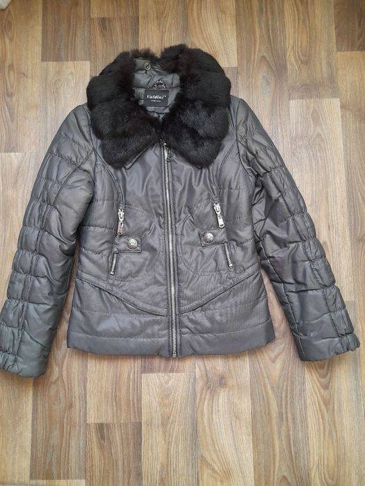 Тепла куртка в чудовому стані з натуральним хутром