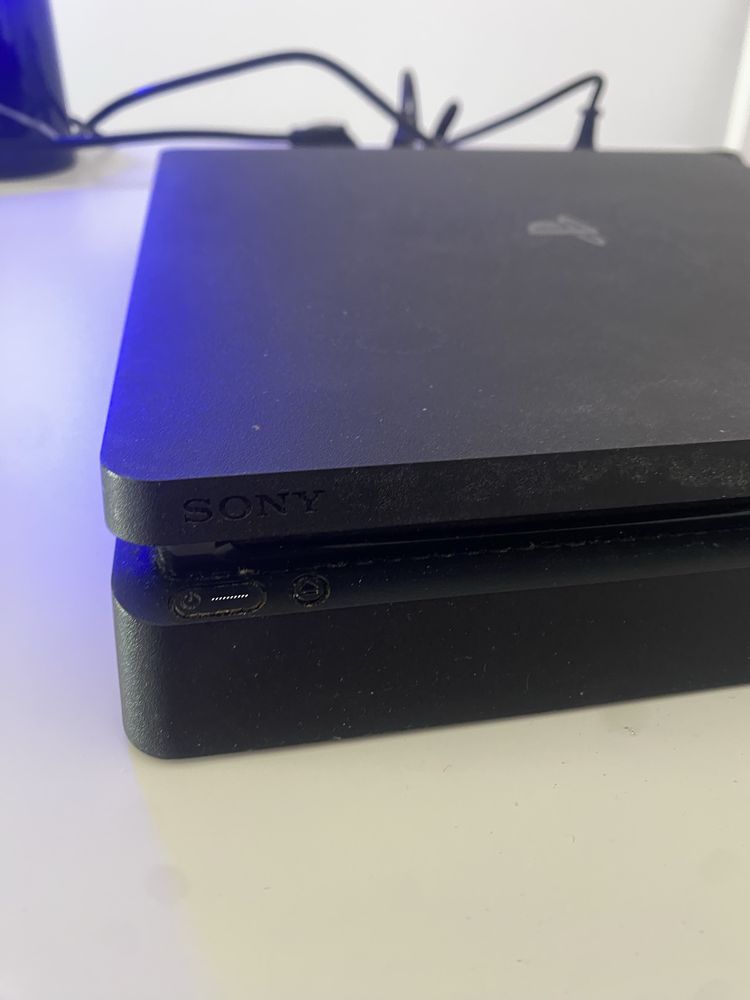 PS4 Slim 1TB + 6 jogos (Sem comando)