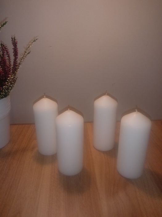 4 świece białe wys. 12cm, śr. 5cm (nowe)