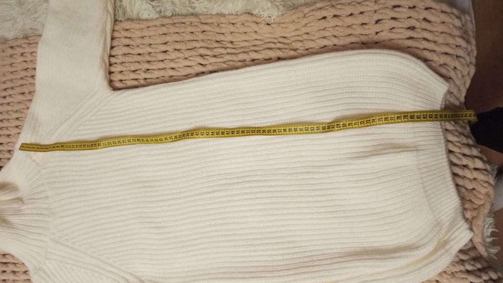 Жіноча тепла в'язана  светр -туніка.