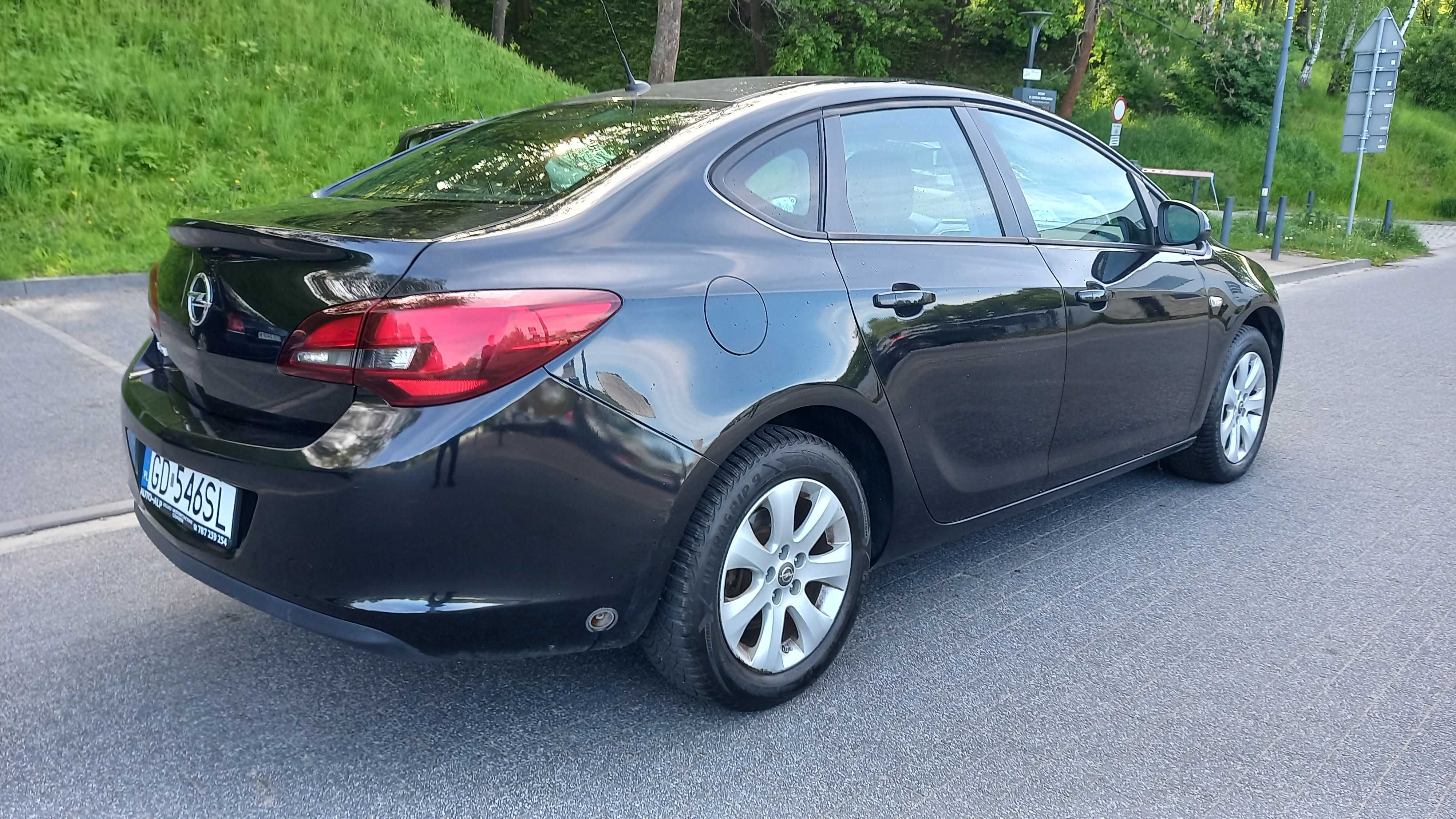 Opel Astra 2016r 1.6 benz+gaz LPG 187tys km sedan stan BDB po serwisie