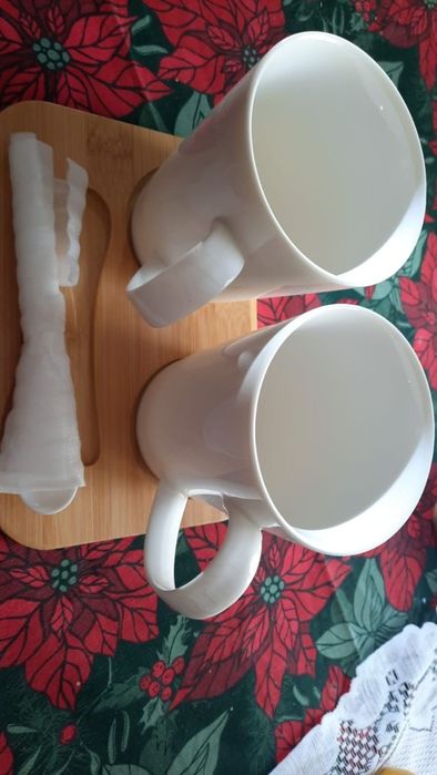 Zestaw dwóch kubków z podstawką bambusową