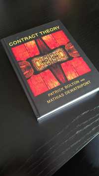Livro "Contract Theory"