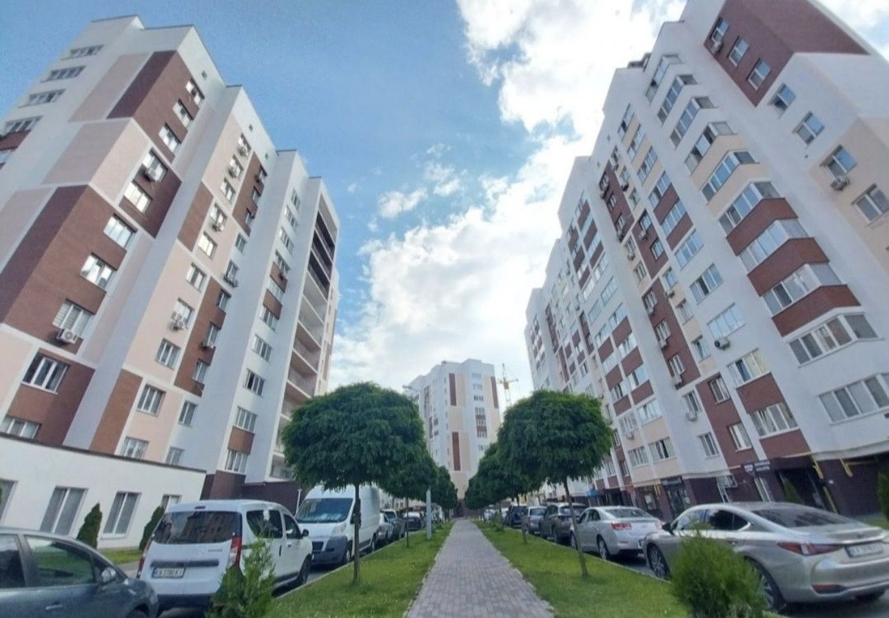 Продається евродвушка в жк Сади Вишневі. 49кв.м.