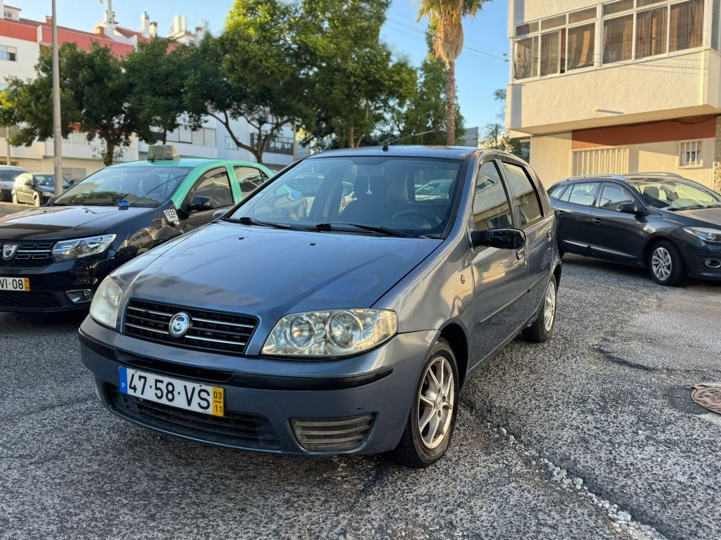 Fiat punto 1.2 gasolina com 202.000 mil km ano2003 em bom estado geral
