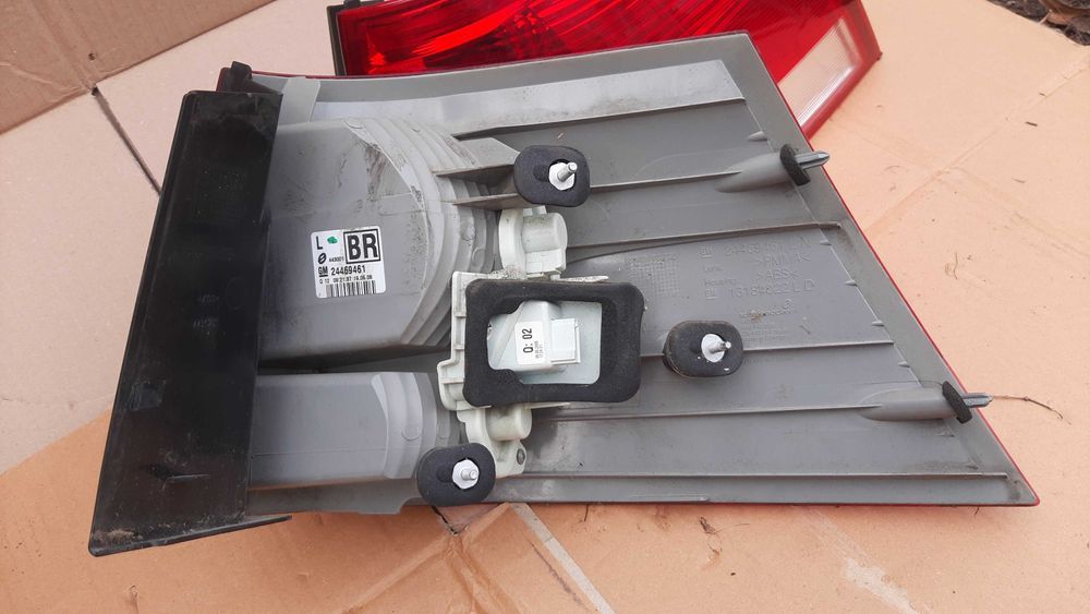 lampa prawa lub lewa w błotnik Vectra C kombi oryginał