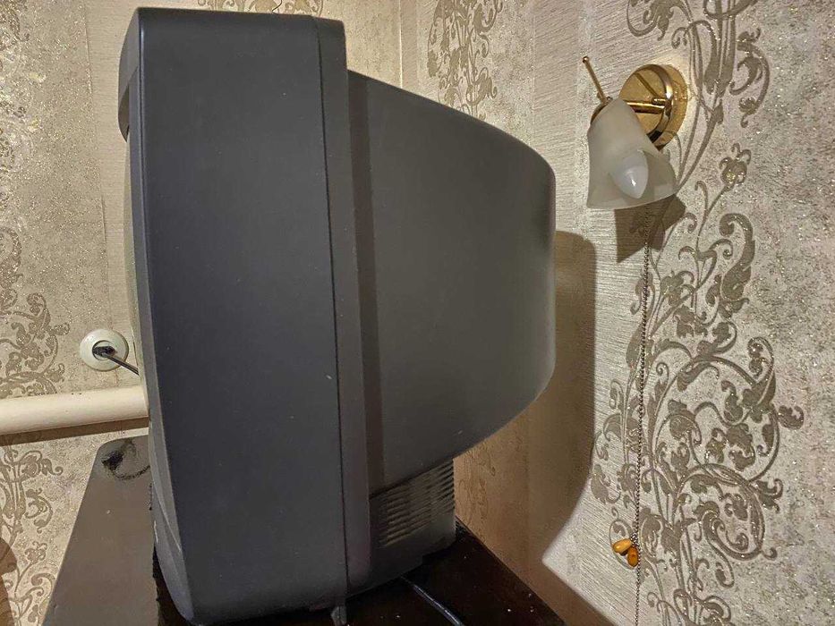 Телевизор LG CF-20g20 (20" диагональ)