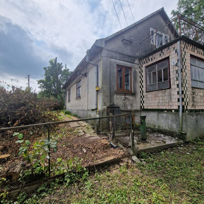 Продам будинок, м. Залізці
65 м², 21 сотка біля головної дороги. Вода,