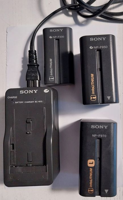 Sony carregador de baterias mod BC-V615 para cameras Vhs Hi8
