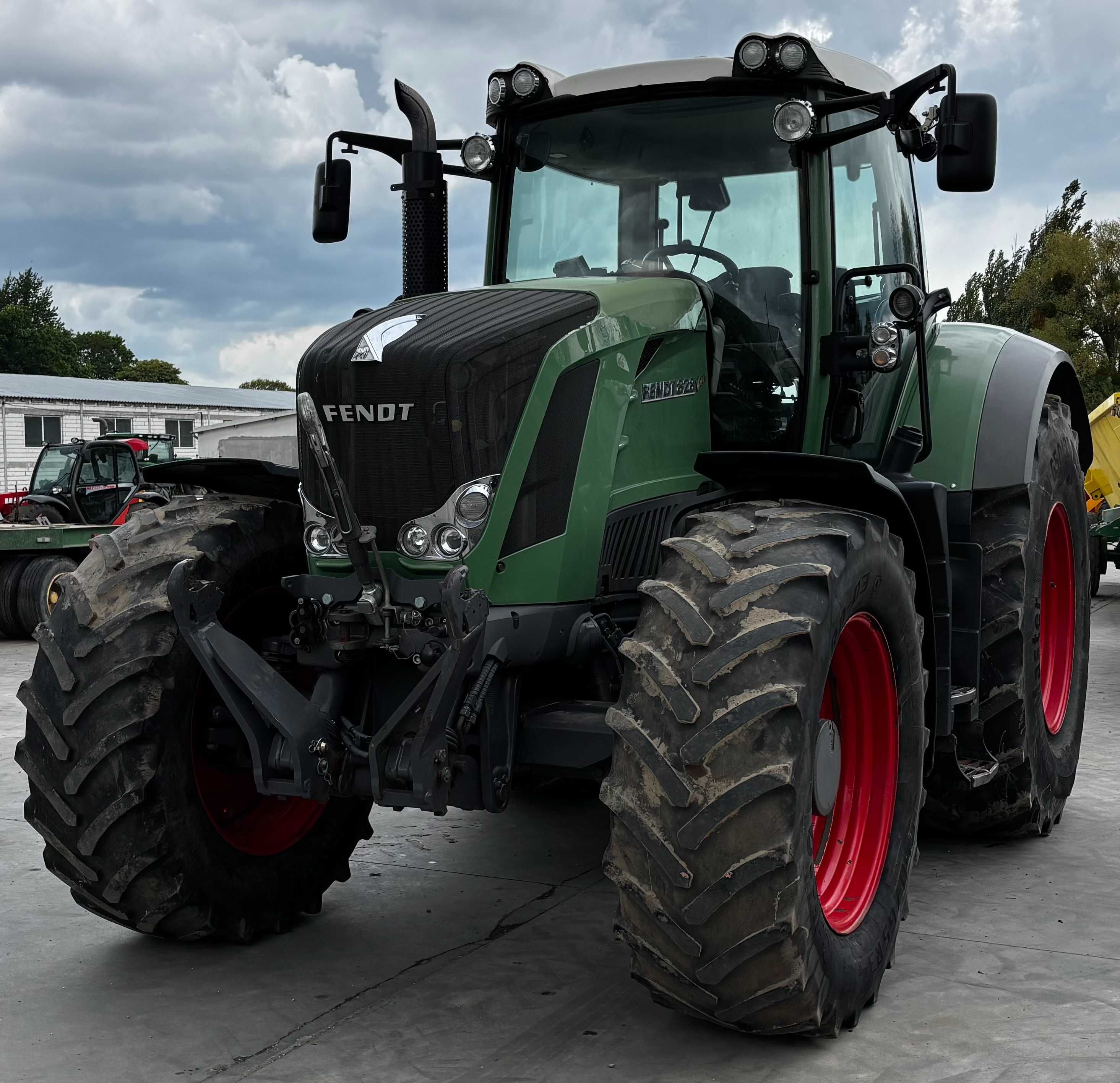 ciągnik rolniczy fendt 828 vario