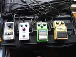 4 pedais + pedal board + power supply