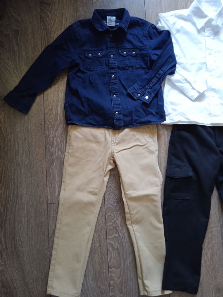 Zestaw ubrań dla chłopca 104/110 h&m dinozaury cekiny
