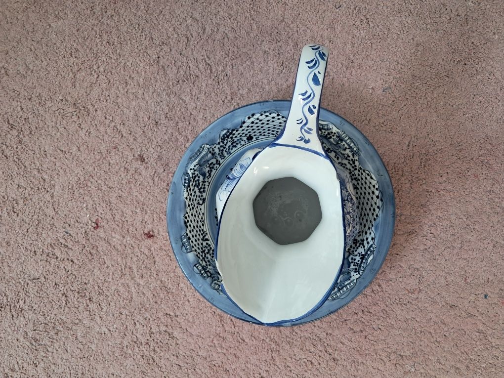 Lavatório antigo pintado à mão